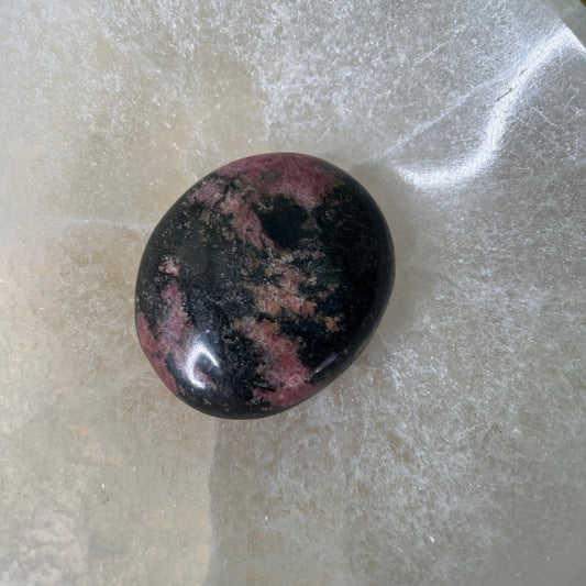 Rhodonite palm stone - C