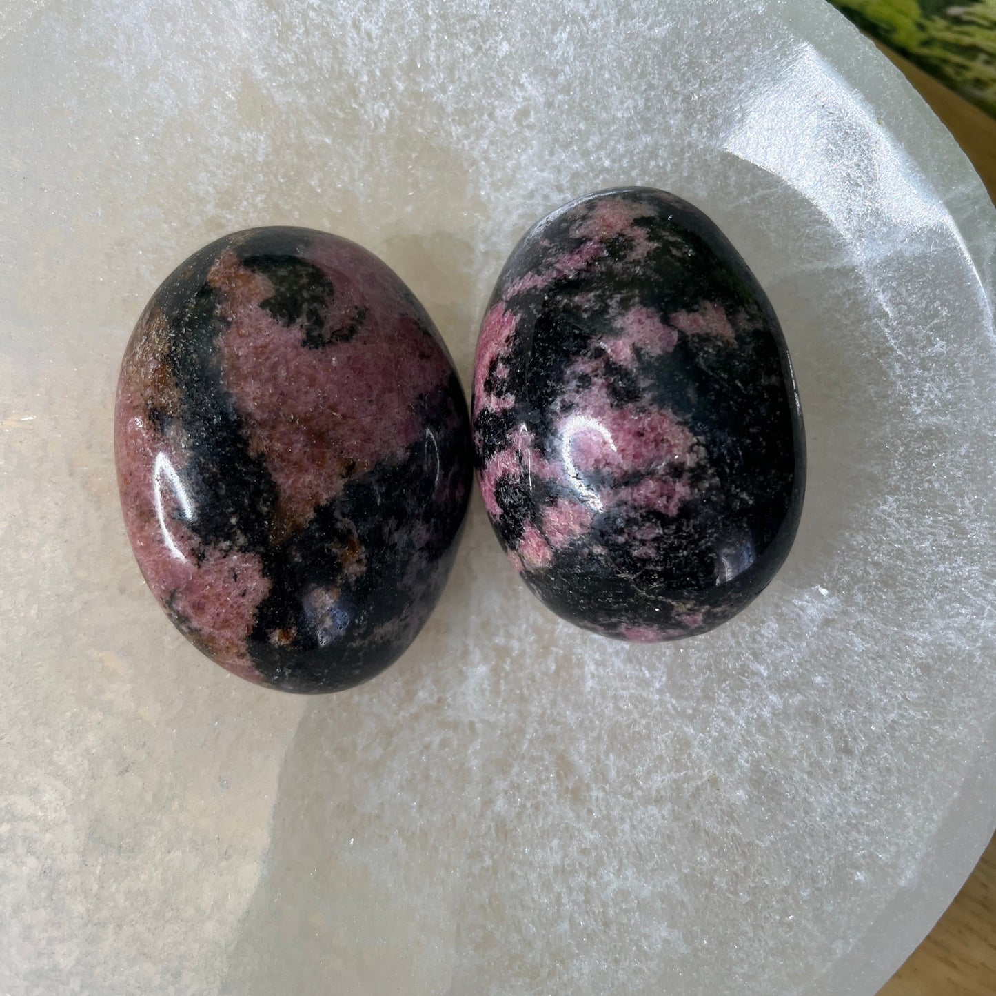 Rhodonite palm stone -D